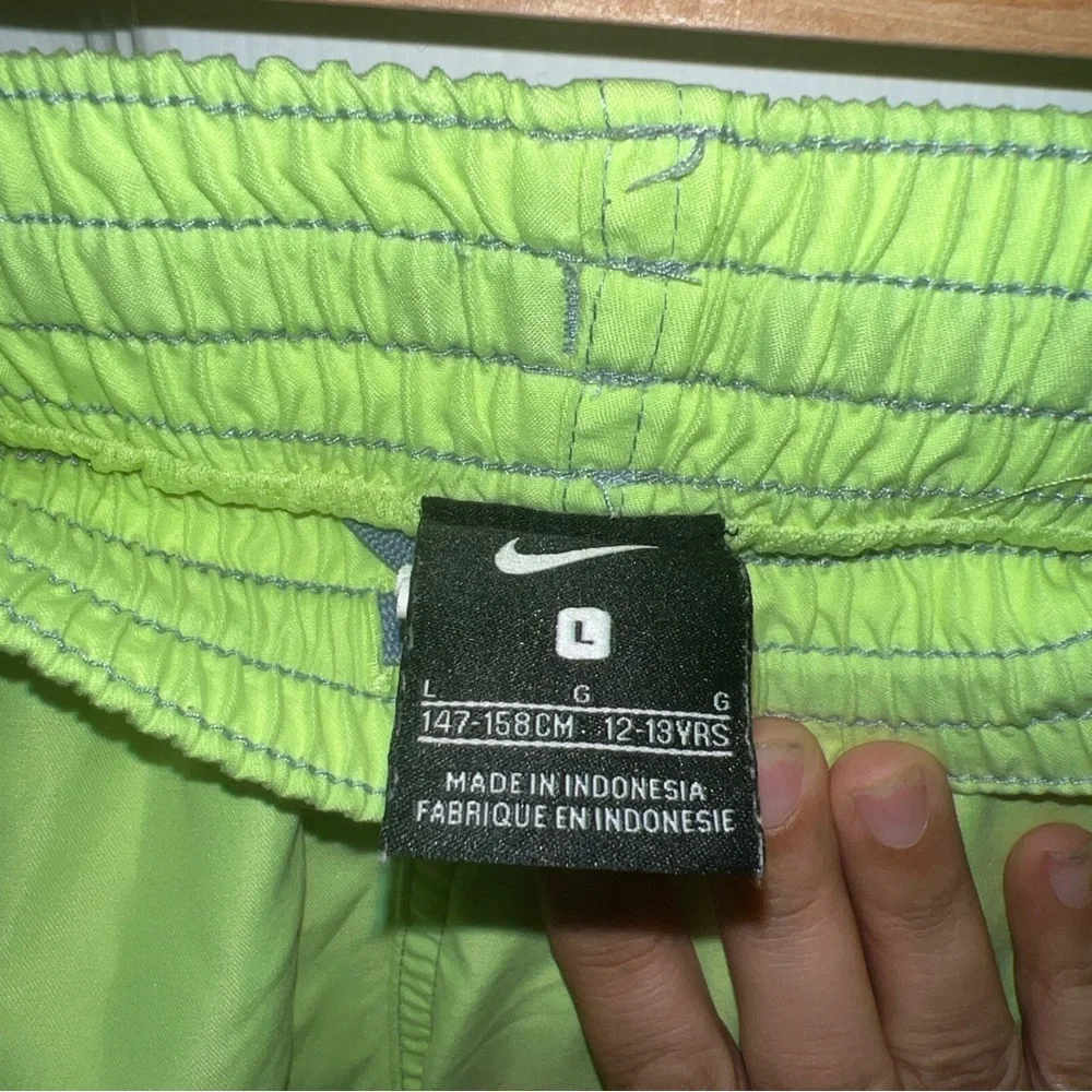 Boys Nike swim trunks sz L